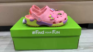 Giày sục crocs chuẩn xịn chống hôi chân nhựa tế bào êm mềm dẻo bền đi mưa lội nước đi biển cho trẻ em hình Spongebob bọt biển màu hồng