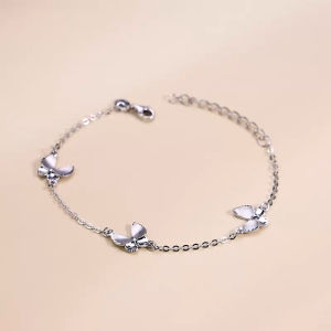 Chow Sang Sang 周生生 950 Platinum Essence Butterfly Bracelet for Women 18cm 96396B