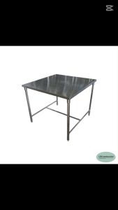 CMS โต๊ะสแตนเลส ความหนา 1 มม. ขนาด 110 * 110 ซม. ความสูง 82 ซม. มีขาปรับ