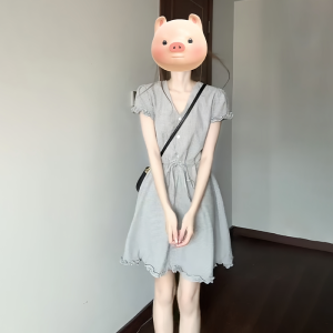 XIAOQIAOJIA | ชุดเดรสสั้นทรงเอคอวีแขนสั้นสีเทา กระโปรงทรงเอเอวสูง ชุดทำงานสไตล์เกาหลี ชุดทำงานฤดูร้อนสำหรับผู้หญิง