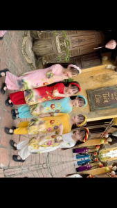 áo dài bé gái hoa mẫu đơn