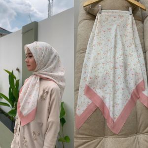 Hijab segiempat motif terbaru