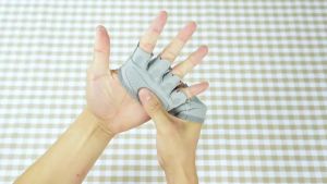 2026 Anti-Slip Gloves for Men Women 4-Finger Sports Fitness Gloves Breathable Sweat-free Suitable for Fitness Weightlifting