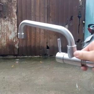 Vòi rửa chén bát gắn tường xả lạnh chất liệu inox304 xoay 360 độ