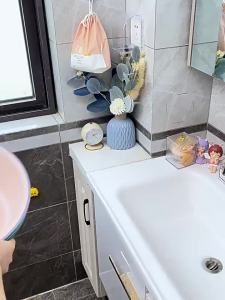 LZD  Household Washbasin Plastic Bason Laundry Basin Washbasin Large Thickened Student Dormitory Clothes Cleaning Basin Small Feet-Washing Basin