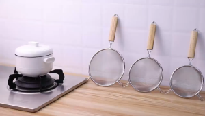Stainless Steel Fine Mesh Colander Kitchen Filter Spoon with Wooden Handle Soybean Milk Filter Kitchen Gadgets