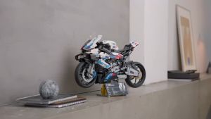 LEGO Technic BMW M 1000 RR 42130 Model Building KitBuilding Blocks For Kids Construction Toys Kids Toys Construction Sets Toy Car (1925 Pieces)