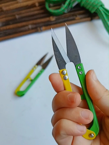 Geesong U-Shaped Scissors Spring Scissors Embroidery Scissors Tailors Scissors (12 pcs)