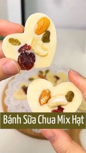 Bánh Sữa Chua Mix Hạt Dinh Dưỡng Ít Đường Thơm Ngon Vị Chua Ngọt Tự Nhiên Phù Hợp Với Cả Nhà