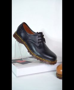 Sepatu Boots Wanita Low Boot 3 Hole Kulit  Like Docmart 7010