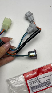 ขั้วไฟหน้า WAVE 125S/R (เวฟ 125) แท้ศูนย์ ชุดใหญ่ 3 ขั้ว ขั้วโลหะ พร้อมไฟหรี่ ปลั๊ก 4 ช่อง