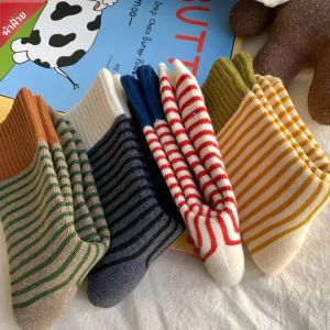 ถุงเท้าผู้หญิง ฤดูใบไม้ร่วง ฤดูหนาว ถุงเท้าหนา อุ่น ลายริบ ลายทาง สไตล์ลำลอง อเนกประสงค์ ถุงเท้าขนฟู แฟชั่นเกาหลี ถุงเท้าผ้าฝ้าย สำหรับสาวๆ