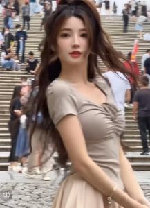 เสื้อเบลาส์ผู้หญิง แขนสั้น สีพื้น ดีไซน์เชือกรูดกลางอก ผูกเป็นโบว์หรือผูกคล้องคอได้ ชายผ้าโค้งปิดพุง เสื้อยืดผู้หญิง #040