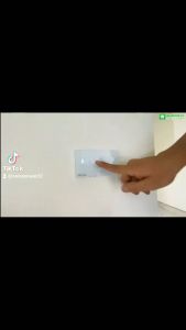 Công Tắc Cầu Thang Wifi Datic Hunocnic màu trắng cảm ứng điều khiển từ xa giong nói qua điện thoại