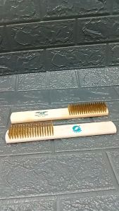 Sikat Cincin Bulat: Alat Pembersih Cincin yang Efektif\\n\\n Apa itu Sikat Cincin Bulat?\\n\\nSikat cincin bulat adalah alat pembersih cincin yang dirancang khusus untuk membersihkan cincin Anda dengan cara yang efektif dan aman. Dengan sikat ini, Anda dapat menghilangkan kotoran, noda, dan minyak yang menempel pada cincin Anda, menjaga perhiasan Anda tetap bersih dan bercahaya.\\n\\n Fungsi dan Manfaat Sikat Cincin Bulat\\n\\nFungsi utama dari sikat cincin bulat adalah membersihkan cincin Anda secara efektif dan aman. Dengan menggunakan sikat ini, Anda dapat:\\n\\n- Membersihkan kotoran, noda, dan minyak yang menempel pada cincin Anda\\n- Menghilangkan noda dan karat yang mungkin ada pada cincin emas Anda\\n- Membantu menjaga perhiasan Anda tetap bersih dan bercahaya\\n\\n Perbedaan antara Sikat Cincin Bulat & Sikat Cincin Berlian\\n\\nPerbedaan utama antara sikat cincin bulat dan sikat cincin berlian adalah bahan dan bentuknya. Sikat cincin bulat biasanya terbuat dari bahan yang lebih lunak dan lembut, seperti silikon, yang aman untuk digunakan pada cincin emas dan perhiasan lainnya. Sedangkan sikat cincin berlian biasanya terbuat dari bahan yang lebih keras, seperti bristle, yang dirancang khusus untuk membersihkan cincin berlian.\\n\\n Bagaimana Menggunakan Sikat Cincin Bulat dengan Benar?\\n\\nBerikut adalah langkah-langkah pembersihan cincin dengan sikat cincin bulat:\\n\\n1. Cuci tangan Anda dengan sabun dan air hangat sebelum memulai proses pembersihan.\\n2. Rendam cincin Anda dalam air hangat selama beberapa menit.\\n3. Oleskan sedikit deterjen pembersih perhiasan pada sikat cincin bulat.\\n4. Gosokkan sikat pada cincin Anda dengan lembut, fokus pada bagian-bagian yang sulit dicapai.\\n5. Bilas cincin Anda dengan air hangat dan keringkan dengan handuk bersih.\\n\\n Tips dan Trik untuk Hasil Pembersihan yang Optimal\\n\\nBerikut adalah beberapa tips dan trik untuk mendapatkan hasil pembersihan yang optimal:\\n\\n- Gunakan sikat cincin bulat secara rutin, setidaknya sekali seminggu.\\n- Hindari menggunakan sikat cincin bulat pada cincin berlian atau perhiasan lainnya yang memiliki permukaan yang lebih keras.\\n- Jangan menggosok terlalu keras pada cincin Anda, karena bisa merusak perhiasan Anda.\\n\\n Jenis-Jenis Sikat Cincin Bulat\\n\\nAda beberapa jenis sikat cincin bulat yang tersedia di pasaran, antara lain:\\n\\n Sikat Cincin Bulat untuk Emas\\n\\nSikat cincin bulat untuk emas biasanya terbuat dari bahan yang lebih lunak dan lembut, seperti silikon, yang aman untuk digunakan pada cincin emas.\\n\\n Sikat Cincin Bulat untuk Perhiasan\\n\\nSikat cincin bulat untuk perhiasan biasanya dirancang khusus untuk membersihkan berbagai jenis perhiasan, seperti cincin berlian, cincin perak, dan lainnya.\\n\\n Kesimpulan\\n\\nSikat cincin bulat adalah alat pembersih cincin yang efektif dan aman. Dengan menggunakan sikat ini, Anda dapat menjaga perhiasan Anda tetap bersih dan bercahaya. Jika Anda pemula dalam pembersihan cincin, kami menyarankan Anda untuk menggunakan sikat cincin bulat secara rutin dan mengikuti langkah-langkah pembersihan yang benar.\n}