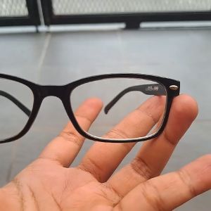 KACAMATA LENSA PLUS/BACA UNTUK RABUN DEKAT ATM4002