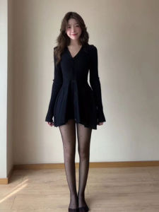 CHANGTONG | French Style V-Neck Waist-Cinching Black Knit Dress