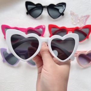 Love Heart Shaped Sunglasses for WomenVintage Cat Eye Mod Style Retro Glasses Wedding Party Accessories