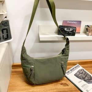 Fashionable Lightweight Crossbody Fitness Bag Men Women Commuter Moon Bag Single Shoulder Bag Multiple Pockets Leisure Style