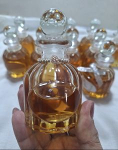 น้ำผึ้งจิ๋วในขวดแก้วร่องจุกลูกแก้วใส