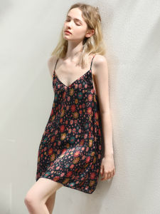 XEXZ | ชุดนอนผ้าไหมพิมพ์ลายวินเทจเซ็กซี่ ชุดนอนผ้าไหมมัลเบอร์รี่ ชุดนอนผ้าซาตินพิมพ์ลายดอกไม้ ชุดนอนผ้าไหมคอวี กระโปรงสั้นชายหาด