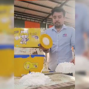 ชุดม็อป ชุดไม้ถูพื้น+ถังปั่น ถังปั่นรุ่นสุดคุ้มพลัส พร้อมผ้าไมโคร 2 ชิ้น (SuperCat)