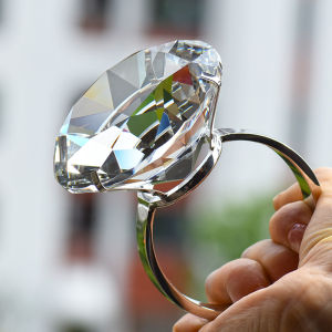 Large Crystal Toy Diamond Ring Fake Diamond Engagement Ring Prop Valentines Day Proposal Gift Punk Style Polished Alloy Ring for Couples