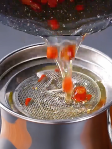 Household Stainless Steel Oil Pot with Filter Oil Filter Pot Tank Oil Filter Pot Container Filter lSeparator Storage Can Kitchen Cooking Tool