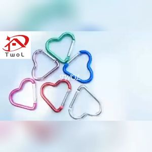 TWOL SHOP 1pcs Heart Carabiner Hook Lightweight Aluminum Travel Camping Buckle Hanger Safety Buckle