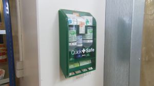 PLUM Portable Safety Emergency Eyewash Box - 2 x 500ml Eye Wash - Dust-Proof Wall Station - Easy to Mount