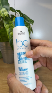 Schwarzkopf Bonacure Moisture Kick Conditioner  200ml For normal to dry  brittle or curl hair