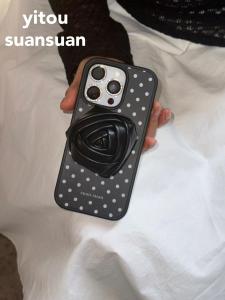 เคสโทรศัพท์มือถือแบบดูดซับแม่เหล็กสไตล์เรโทรโรแมนติกลายจุดสีดำดอกกุหลาบสร้างสรรค์สำหรับ iPhone 17 pro Max