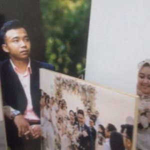 CETAK FOTO BINGKAI 20R BESAR LAMINASY GLOSSY MENGKILAP BERKUALITAS TERMURAH