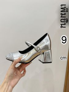 รองเท้าส้นสูงแบบ Mary Janes สำหรับผู้หญิง ทรงหัวมน ส้นสูงด้านใน เนื้อวัสดุหนัง ทรงหัวมน ดีไซน์เก๋ไก๋ ใส่สบาย