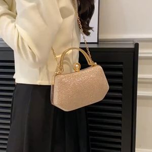 Clutch nữ túi cầm tay dự tiệc kèm dây đeo khoá ngọc trai sang trọng LILA  CGC18