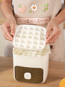 ที่ทำน้ำแข็ง 48ก้อน กล่องทำน้ำแข็ง 2ชั้น พร้อมที่หนีบน้ำแข็ง 48ช่อง อุปกรณ์จัดระเบียบตู้เย็น ทำน้ำเข็ง มีฝาปิดกันกลิ่น ปลอดภัยต่อสุขภาพ สะอาด