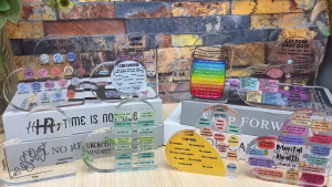 Acrylic Heart Sign Tanda Hati Akrilik Mental Health Decor Hiasan Kesihatan Minda Gift Hadiah