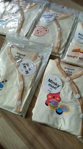 Đồ bộ thun lạnh ngắn tay cho bé sơ sinh đến 9 tháng in ngực (1 bộ)