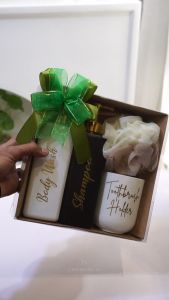 Hampers Happy Wedding Lebaran Graduation Happy Birthday Set Pump Bottle Refill Shampoo Soap/Set Hampers Gift Box Ulang Tahun Botol Tempat Sabun Sampo Tooth Brush Shower Puff/Kado Murah