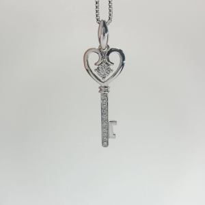 LAZO DIAMOND Pavé Diamond Heart Key Pendant in 375/9K White Gold
