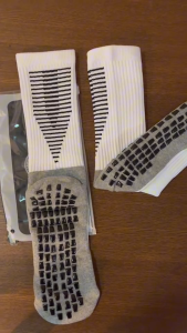 ถุงเท้ากันลื่น ลายขีด ถุงเท้าฟุตบอลกันลื่น สำหรับกีฬาฟุตบอล ระบายอากาศ มี5สี กันลื่น กีฬา ตรงปก ออกกำลังกาย