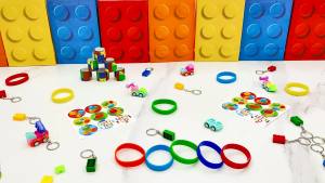 Potdemiel | 62 Pcs Building Blocks Party Favors-Building Block Favor Bags Keychains Slap Bracelets Etc Building Block Birthday Party Favors
