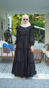 ชุดเดรสออกงาน สไตล์อั้ม ทรงขนมชั้นดีไซต์เก๋ ระบายไหล่และตรงคอ ผ้าชิมเมอร์เล่นแสง IM62 วาริสมุสลิม