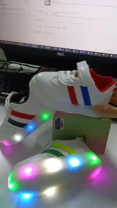 [การจัดส่งในประเทศไทย]พร้อมส่งจากไทย**รองเท้าผ้าใบตาข่ายระบายอากาศ มีไฟกระพริบ รองเท้ากีฬา สำหรับเด็ก อายุ 1-5 ปี เบอร์ 21-30