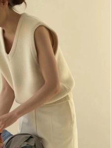 Phong Cách Hàn Quốc Cổ Chữ V Áo Len  Áo Hai Dây Rộng Rãi Cộc Tay Không Tay Dệt Kim Nữ Hàng Đầu Thời Trang Cashmere Mùa Thu 2024 Hàng Mới Về Trắng