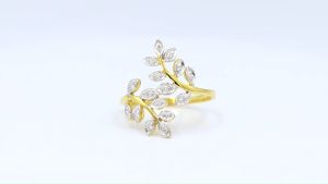 Happy Jewelry แหวนเพชรของแท้ ใบมะกอกพริ้วๆ ใส่ทำงานโดดเด่น ทองแท้ 9k 37.5% ME545