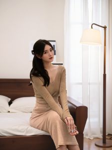 Vvs Little Sister Wool Blend เสื้อสเวตเตอร์ และสูง เอว กระโปรง ชุด ผู้หญิง สลิมฟิต เสื้อเชิ้ตชั้นฐานคอวี สาวออฟฟิศ สไตล์