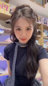 STR พร้อมส่ง🫐เสื้อยืนแขนสั้นสีนำ้เงิน ดีเทลเย็บชายระบายสายสก๊อต แถมโช้คเกอร์ ผ้าเรยอน สไตล์เกาหลีสำหรับผู้หญิง CropTop