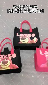 Túi Xách Lotso 35cm Vải Nỉ Hoa Tiết Gấu Dâu Xinh Xắn