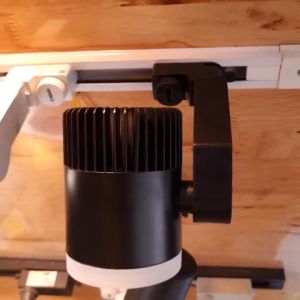 Đèn Rọi Ray 20W Chiếu Rọi Gian Hàng Trung Tâm Thương Mại Shop Thời Trang STUDIO